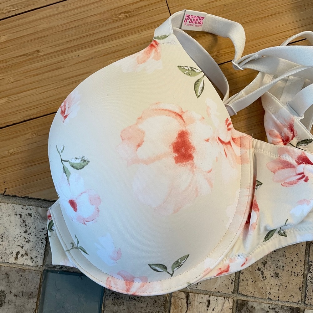 Victoria Secret Women’s bra - 32DD - NWT